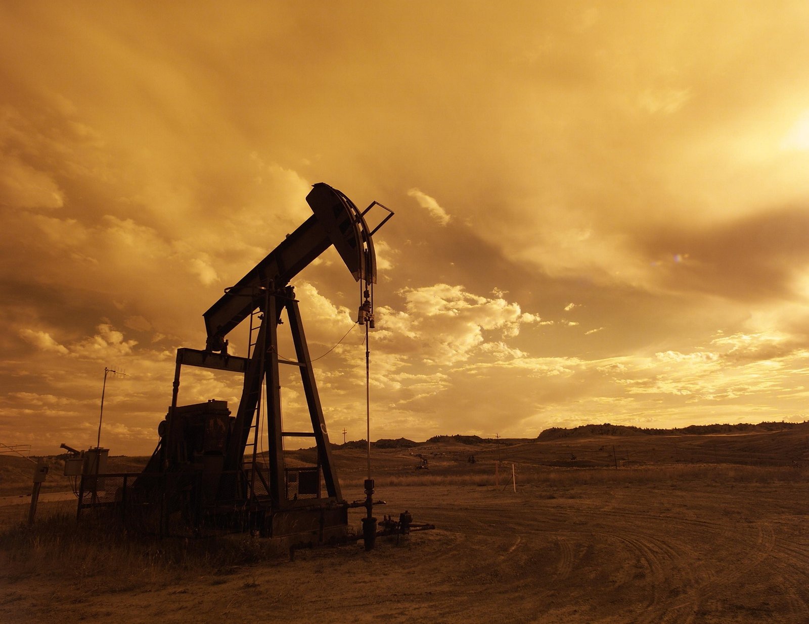 BP sníží dividendy, chystá investice do alternativních energií